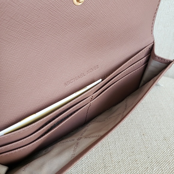⚠️SALE⚠️🌺NWOT Michael Kors Travel Flat Wallet - Picture 5 of 5